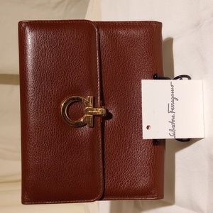 Salvatore Farragamo Clutch 🤎